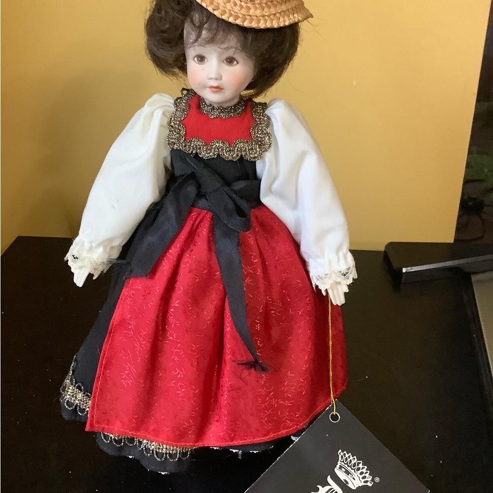 Limited edition Bavarian Dresden doll